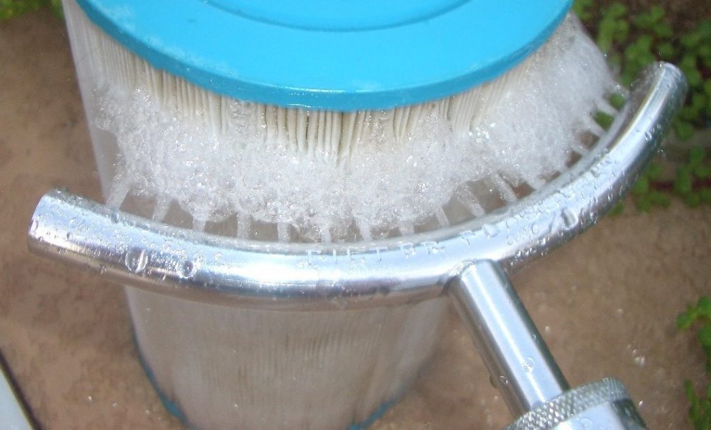 4 manières de nettoyer un filtre de piscine à cartouche
