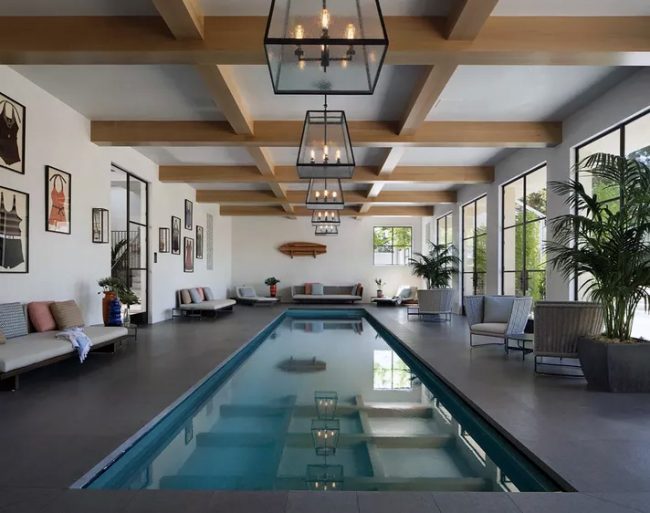 12 Idées d'Aménagement pour Sublimer une Piscine Intérieure
