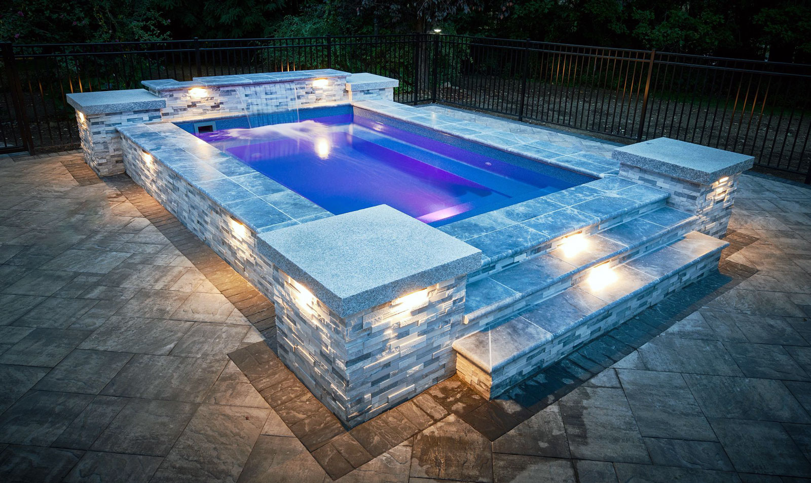 Eclairer sa piscine Intex : lampes, spots et éclairages existants