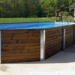 Guide complet pour choisir sa piscine en bois : type de bois, forme, dimension, équipements et installation à privilégier