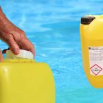 Hypochlorite de Sodium et Piscine : Désinfecter à l'eau de Javel ?